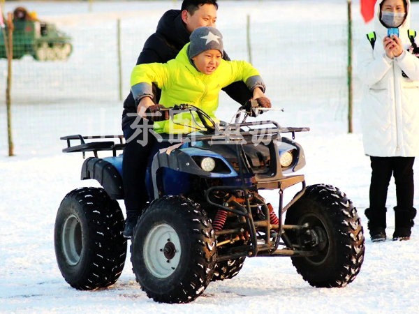 雪地摩托卡丁车